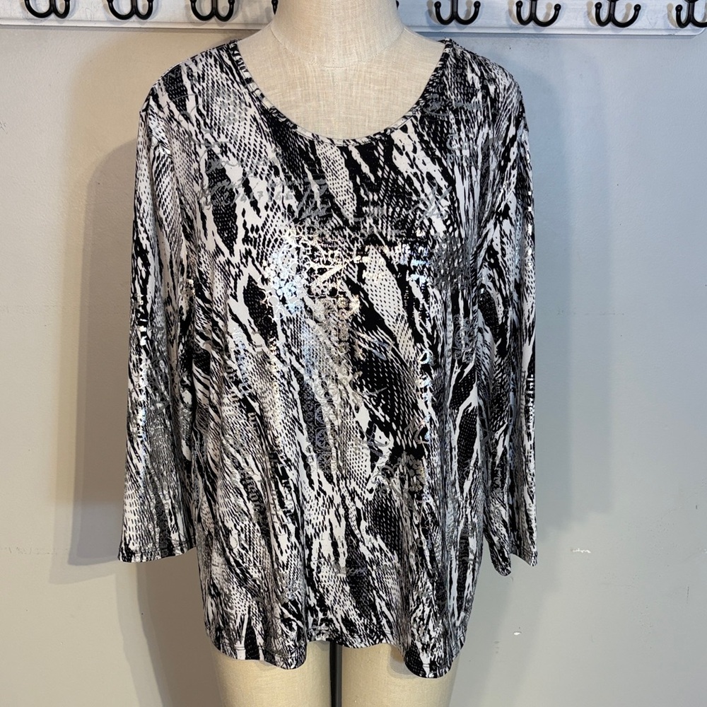 TanJay Monochrome Graphic Print Blouse size L